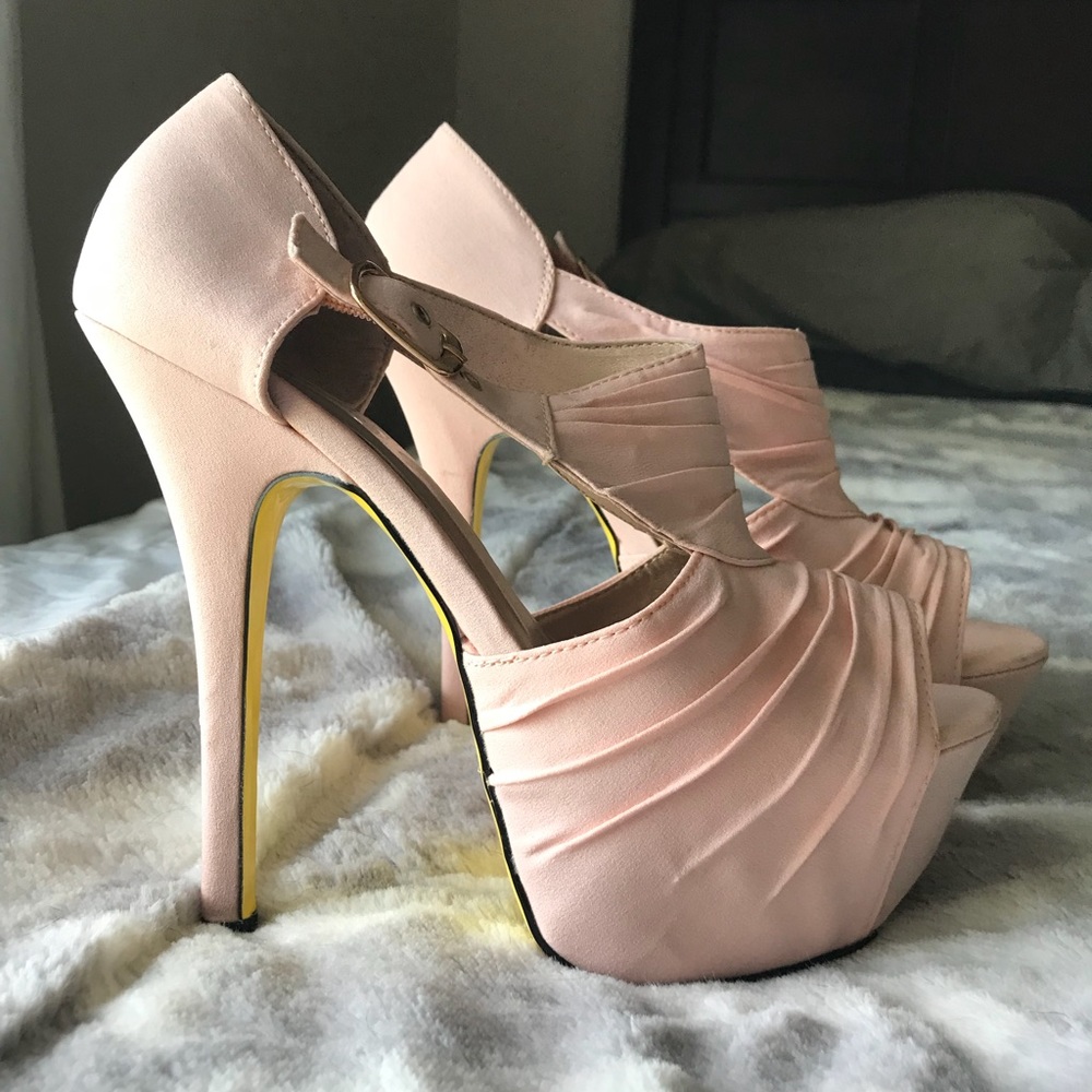 Pale pink heel , yellow bottom